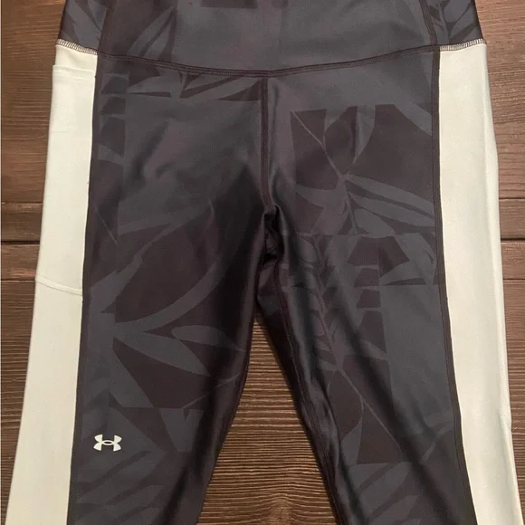 Under Armour Crop Patterned Leggings - Picture 4 of 9